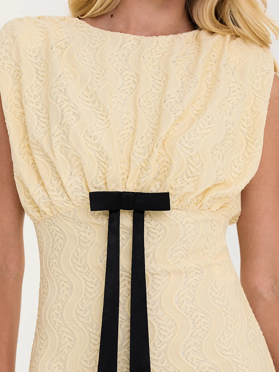 Vestido Dress Code Midi Justo em Malha Texturizada Amarelo Manteiga