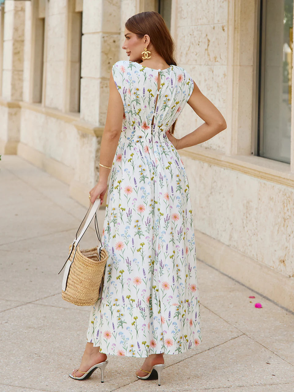 Vestido Midi Floral com Cintura Estruturada e Ombreiras Boulevar