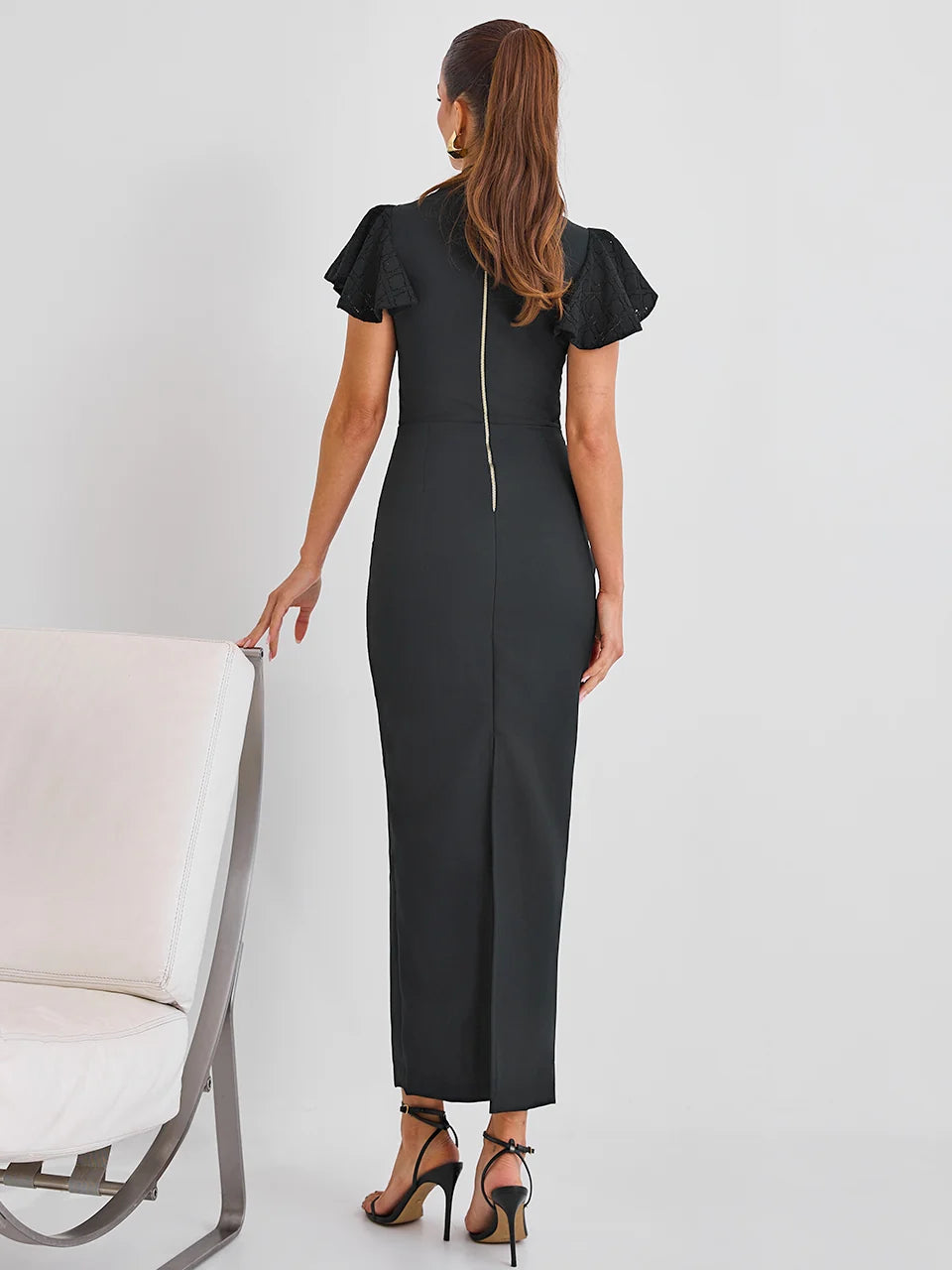 Vestido Secret Affair Midi Justo em Crepe e Renda Preto