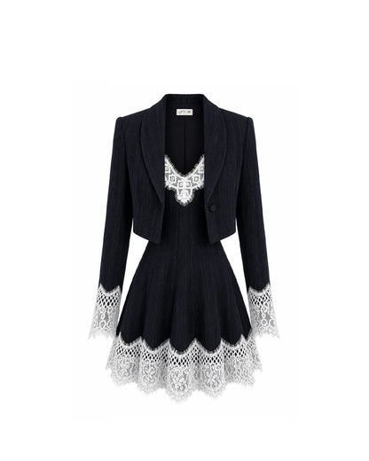 Vestido Curto com Casaco Risca De Giz e Renda Affair