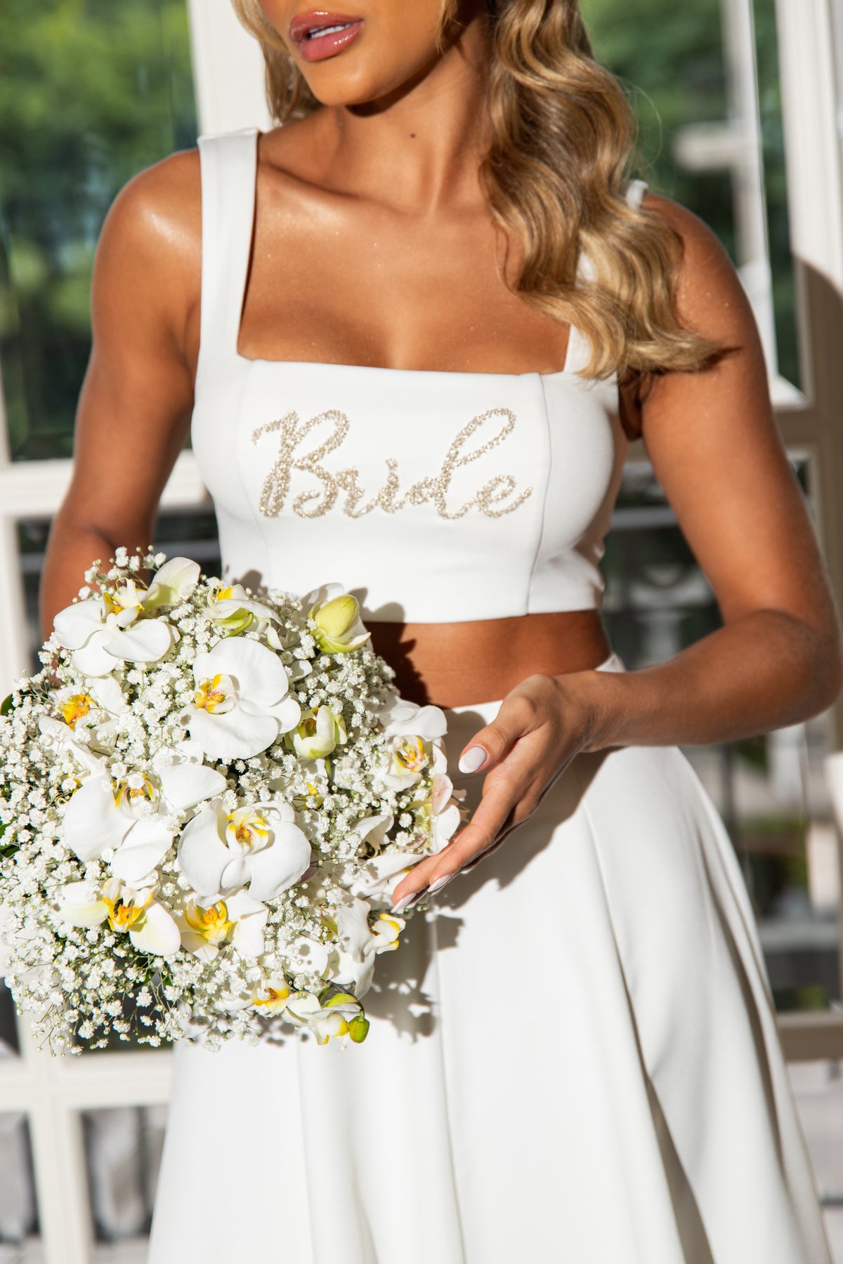Conjunto Branco Bride com Cropped de Alças e Saia Midi