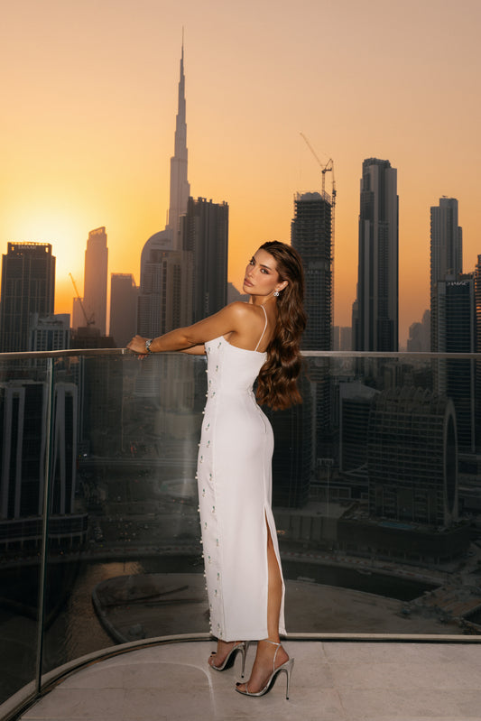 Vestido Midi Branco com Alças Finas e Pedrarias