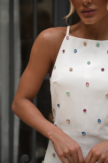 Vestido Curto Branco com Aplicações Coloridas e Alças Finas