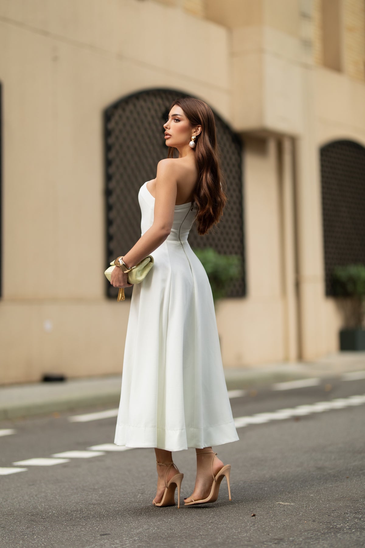 Vestido Midi de Um Ombro Só com Laço e Saia Evasê