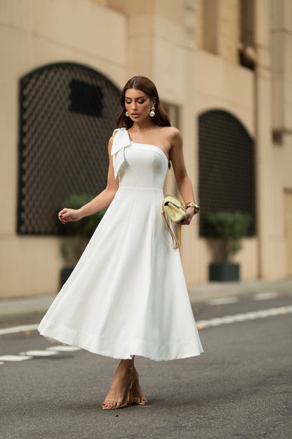Vestido Midi de Um Ombro Só com Laço e Saia Evasê