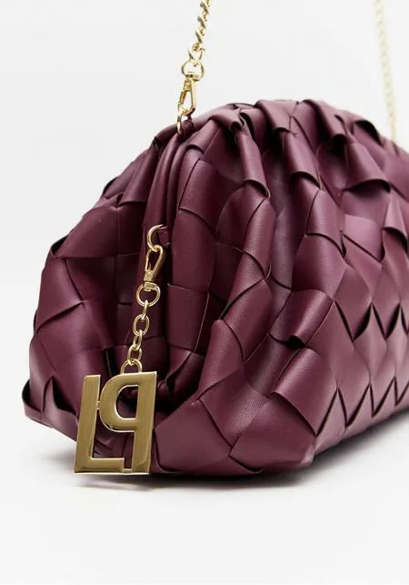 Bolsa Clutch Com Enfeite E Pingente