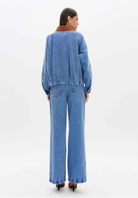 Calça Jeans Wide Leg Com Bolsos
