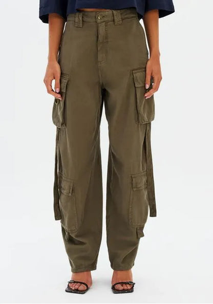 Calça Sarja Carrot Cintura Média