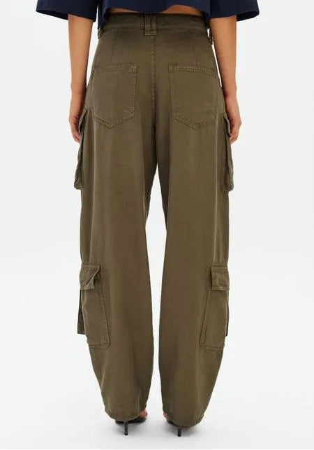 Calça Sarja Carrot Cintura Média