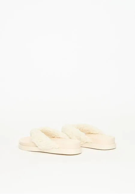 Chinelo De Pelos Com Logo