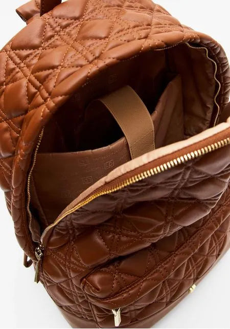 Mochila Matelassê Com Enfeite