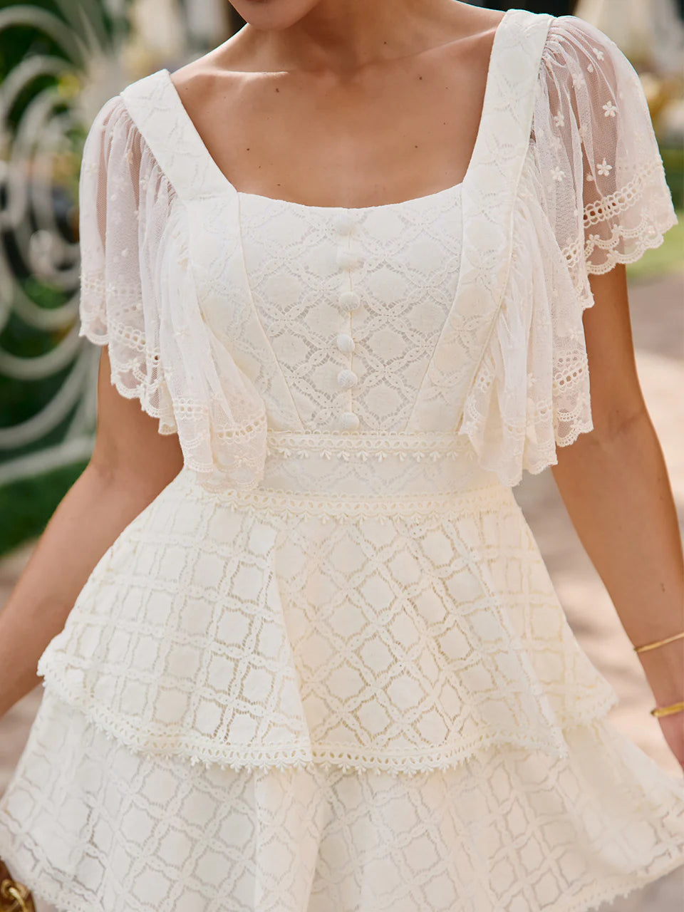 Vestido Curto Camadas Godê Off-White Bliss