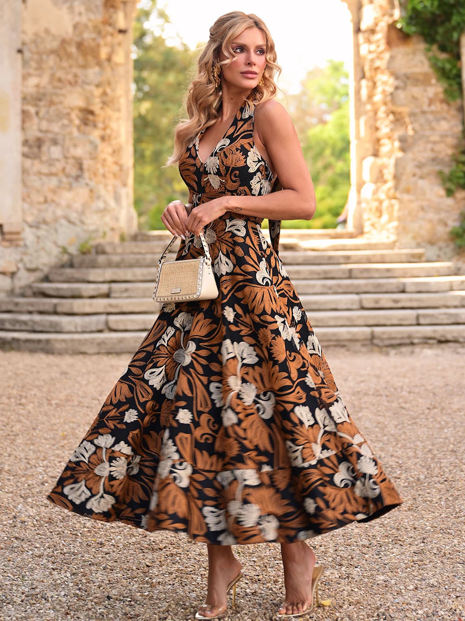 Vestido Le Jardin Midi Bordado Floral Preto