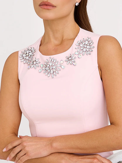 Vestido Rosé Memoir Midi Justo em Crepe Rosa Candy com Bordado Manual