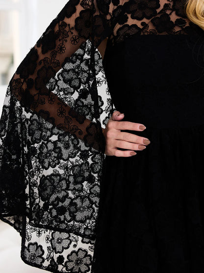 Vestido Thirty Six Blooms Curto em Crepe com Capa em Tule Rendado Preto