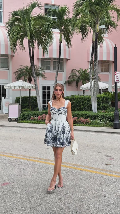 Vestido Curto Off-white com Bordado Azul-Marinho Coconut