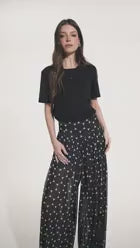 Blusa Ampla Manga Curta Detalhe Renda - Preto