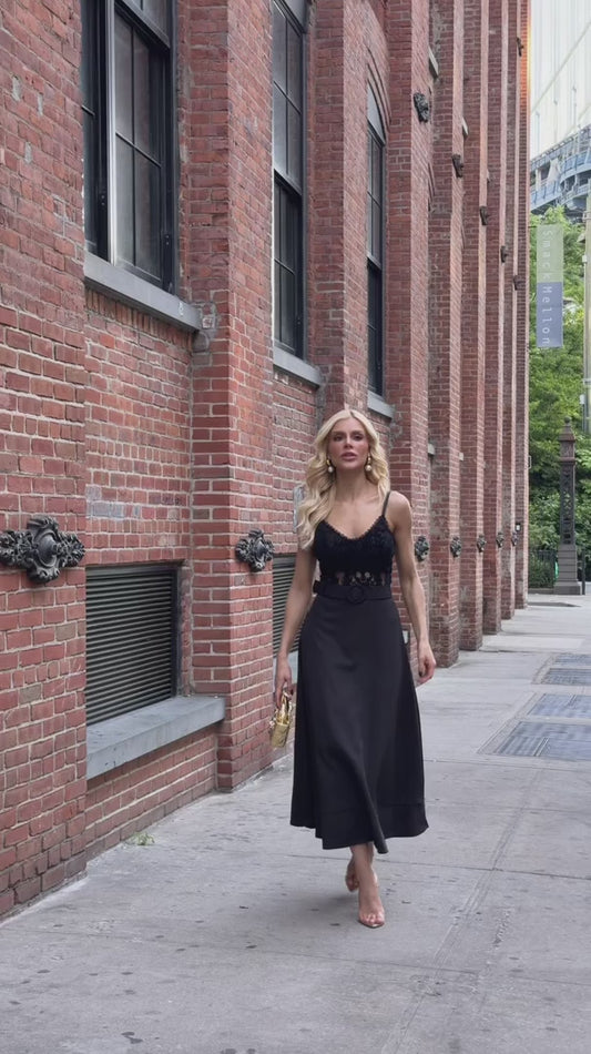 Vestido Midi Em Crepe e Renda Solitaire