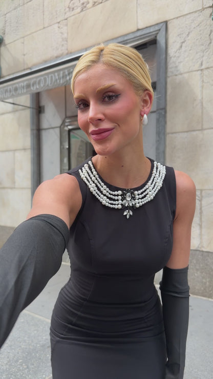 Vestido Midi Preto Com Decote Redondo e Modelagem Ajustada Ao Corpo Bonequinha de Luxo