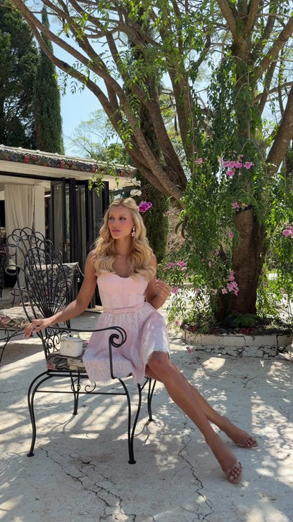 Vestido Orquídea Curto Rosa Candy em Crepe e Renda
