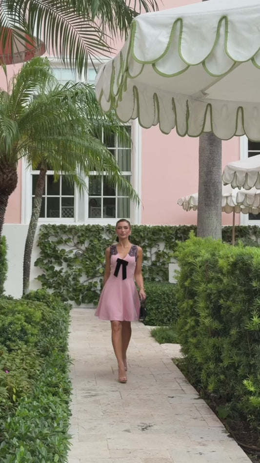 Vestido Curto Rosa Com Laço Preto Flamingo
